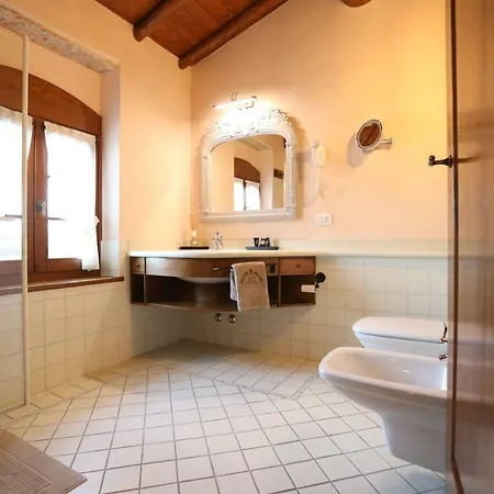 Konukevi Relais Antica Corte *