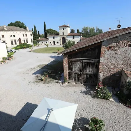 Konukevi Relais Antica Corte *