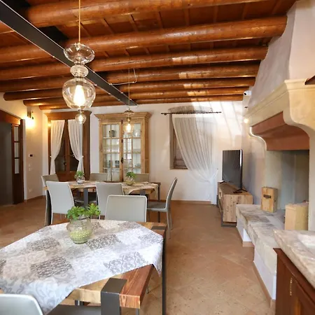 Relais Antica Corte Konukevi *
